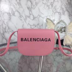 BALENCIAGA バレンシアガ 斜めがけバッグコピー代引き