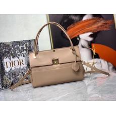 新作！アイテムを先取り Dior ディオール 定番 新款シンプル シンプル トートバッグ7色 ブランドコピー激安販売工場直営専門店