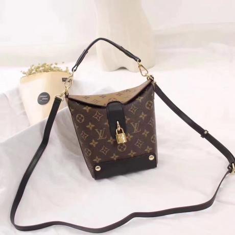 店長は推薦しますLOUIS VUITTON ルイヴィトン セール M42467  レディース ショルダーバッグ  斜めがけショルダー トートバッグ国内発送ブランドコピーバッグ安全後払い専門店