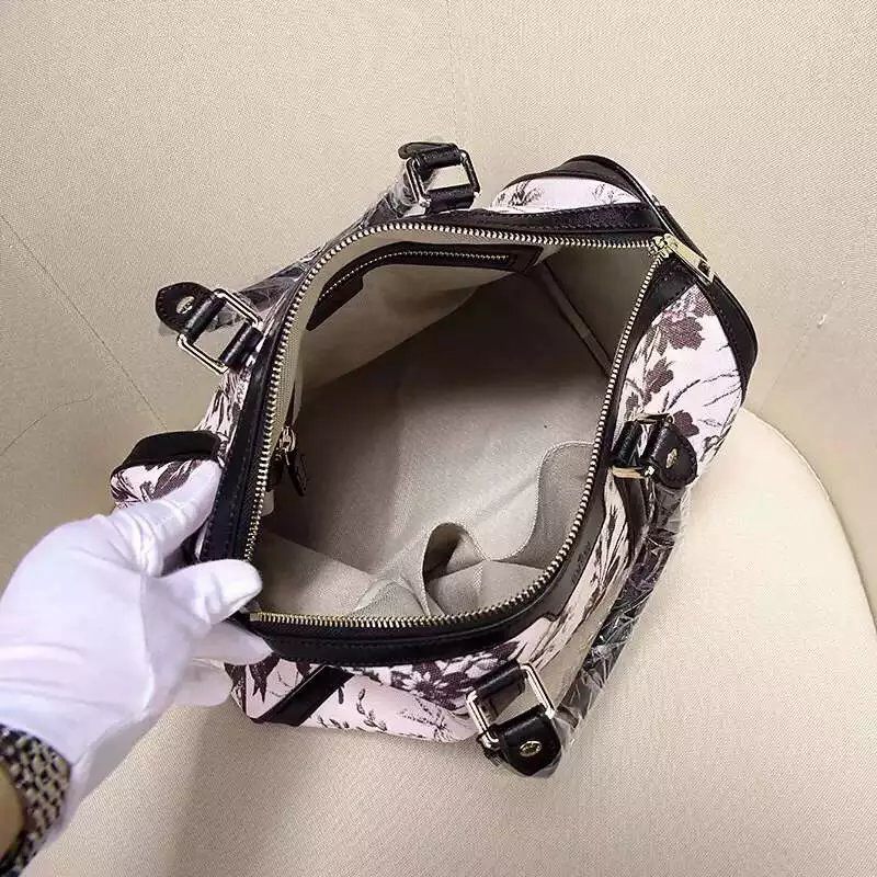 ブランド国内 グッチ  GUCCI 値下げ 247205-1 斜めがけショルダー トートバッグ スーパーコピー代引き国内発送