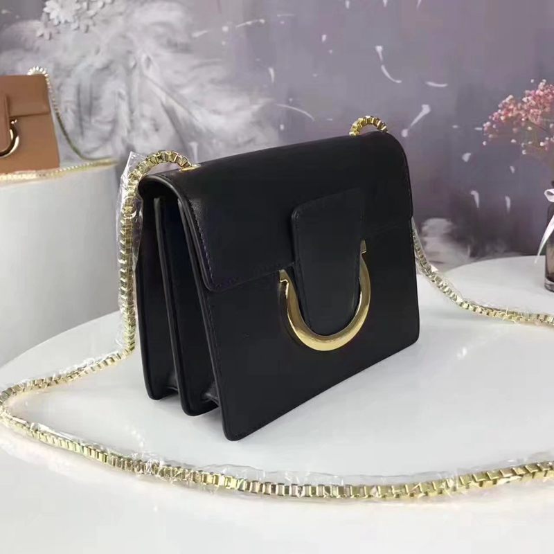 ブランド国内 フェラガモ Ferragamo  21F893-2 レディース 斜めがけショルダーコピー代引き国内発送