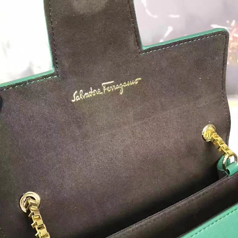 ブランド国内 フェラガモ Ferragamo セール価格 21F893-4 レディース ショルダーバッグ  斜めがけショルダー格安コピーバッグ口コミ