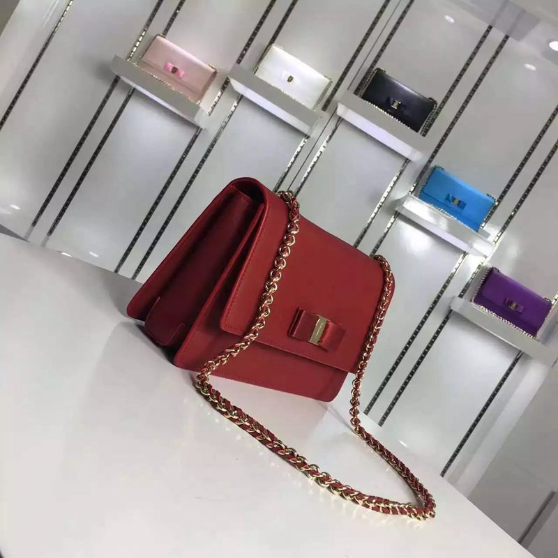 ブランド国内 フェラガモ Ferragamo   ショルダーバッグ  斜めがけショルダーコピー代引き安全口コミ後払い