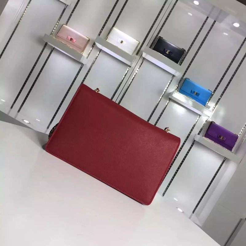 ブランド国内 フェラガモ Ferragamo   ショルダーバッグ  斜めがけショルダーコピー代引き安全口コミ後払い