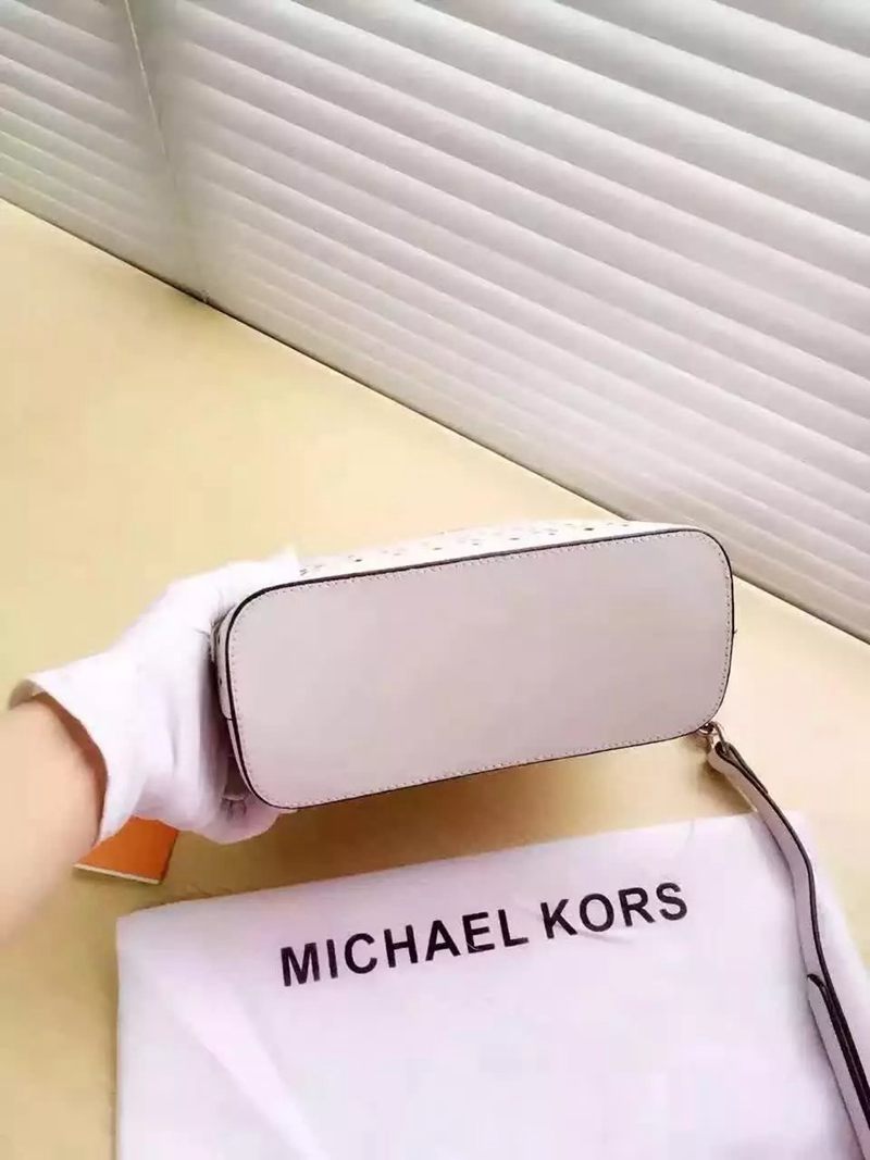 ブランド国内 マイケルコース  MICHAEL KORS 値下げ  ショルダーバッグ  斜めがけショルダー偽物販売口コミ