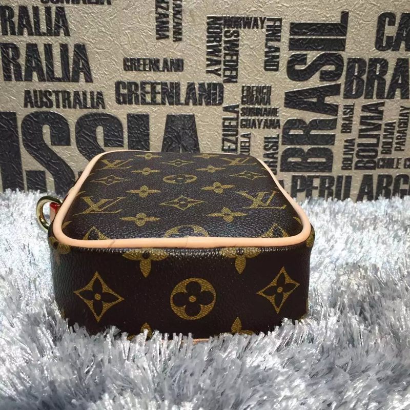 ブランド国内 ルイヴィトン  LOUIS VUITTON  M93706-3 斜めがけショルダースーパーコピー代引き