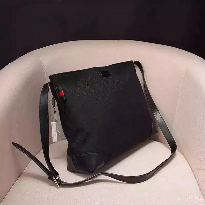 ブランド後払い グッチ  GUCCI セール価格 308930-1 メンズ ショルダーバッグ  斜めがけショルダーレプリカ販売口コミ
