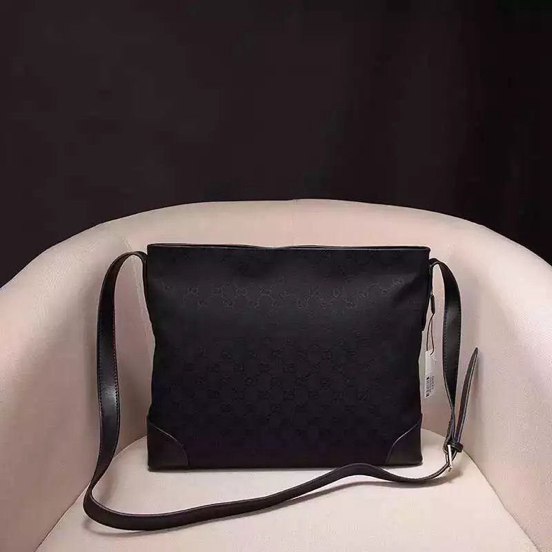 ブランド後払い グッチ  GUCCI セール価格 308930-1 メンズ ショルダーバッグ  斜めがけショルダーレプリカ販売口コミ