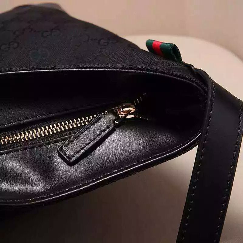 ブランド後払い グッチ  GUCCI セール価格 308930-1 メンズ ショルダーバッグ  斜めがけショルダーレプリカ販売口コミ