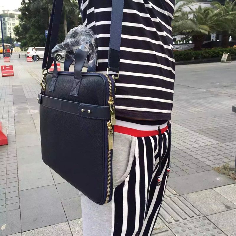 ブランド可能 GUCCI グッチ 特価  メンズ ショルダーバッグ  斜めがけショルダー トートバッグスーパーコピーブランド代引き