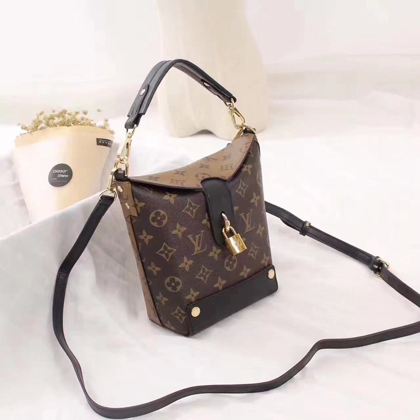 店長は推薦しますLOUIS VUITTON ルイヴィトン セール M42467  レディース ショルダーバッグ  斜めがけショルダー トートバッグ国内発送ブランドコピーバッグ安全後払い専門店