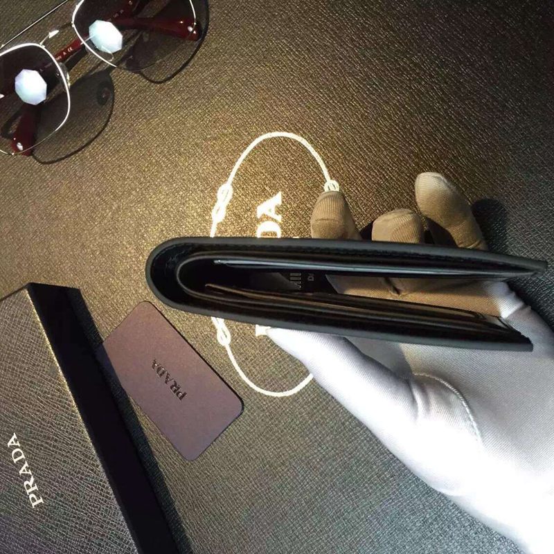 ブランド国内 プラダ PRADA  1M0678-1  短財布 ブランド通販口コミ