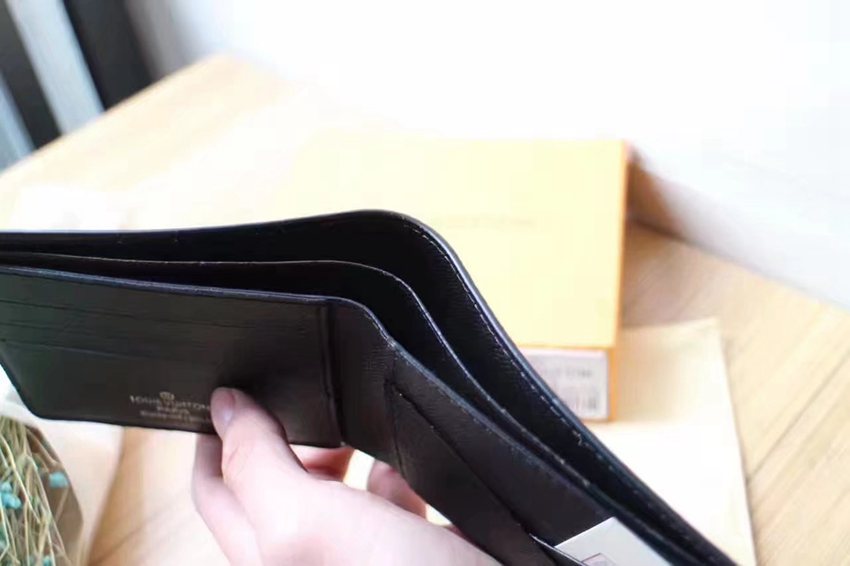 おすすめLOUIS VUITTON ルイヴィトン  M66467-1 短財布  レプリカ販売口コミ