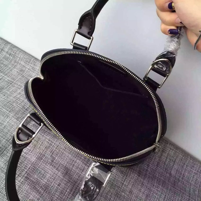 店長は推薦しますLOUIS VUITTON ルイヴィトン 値下げ   ショルダーバッグ  斜めがけショルダー トートバッグ格安コピーバッグ口コミ