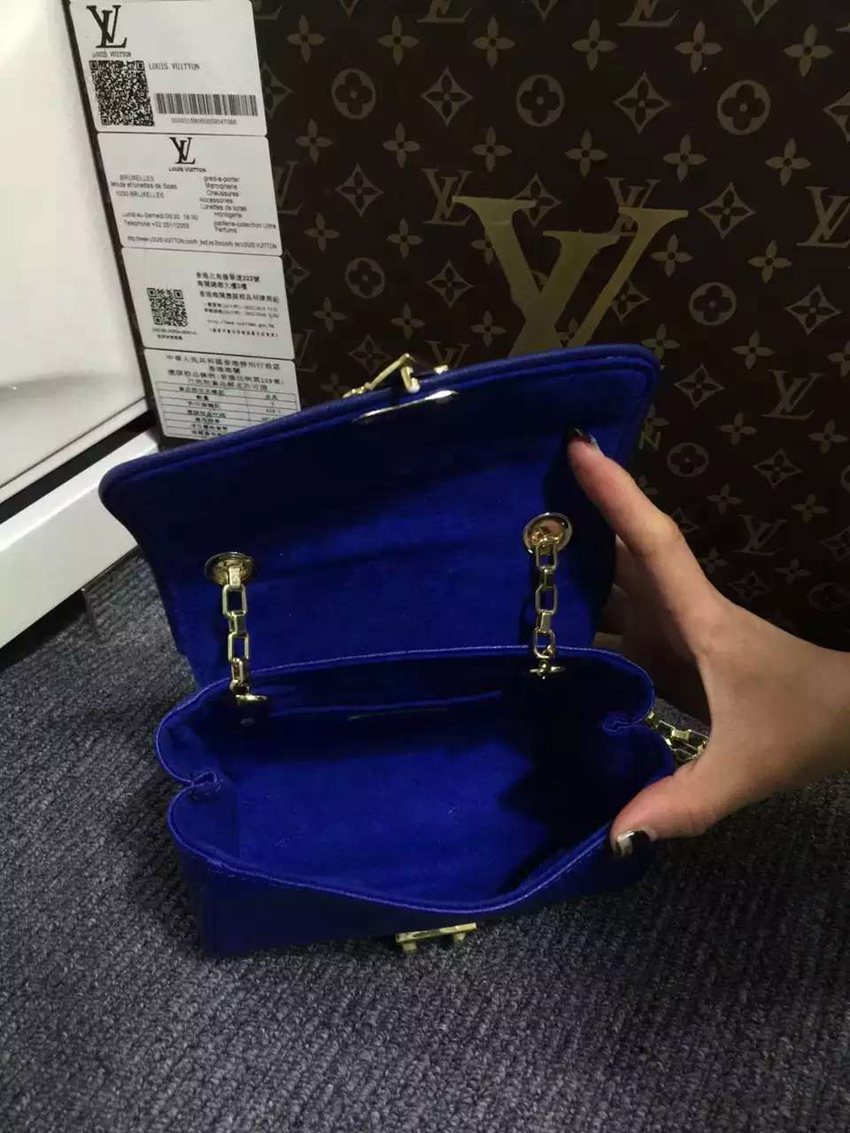 新作LOUIS VUITTON ルイヴィトン  M94552-3  斜めがけショルダースーパーコピーバッグ国内発送専門店