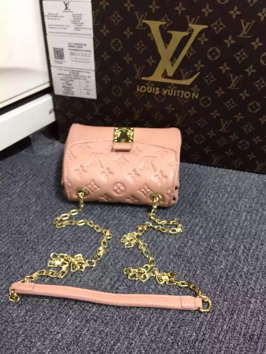 送料無料ルイヴィトン  LOUIS VUITTON  M94552-4  ショルダーバッグ  斜めがけショルダースーパーコピーバッグ激安販売専門店