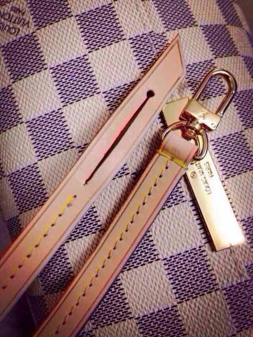 店長は推薦しますルイヴィトン  LOUIS VUITTON    斜めがけショルダー安全後払いブランドコピー安全後払い